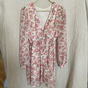 Honey punch floral long sleeve v-neck dress size 4